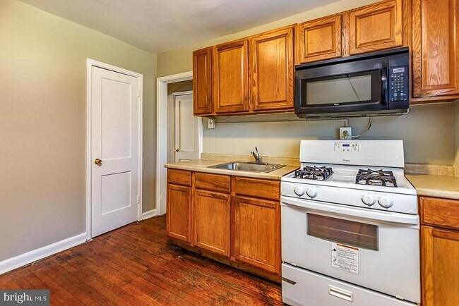 Photo - 2319 Chester St SE