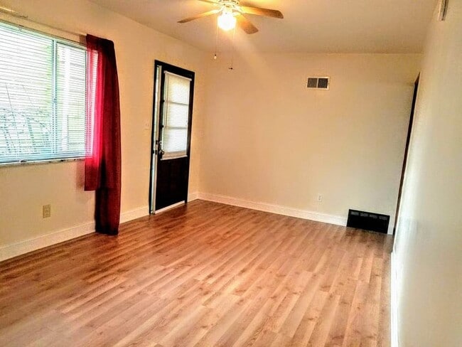 Photo - 512 Clinton St