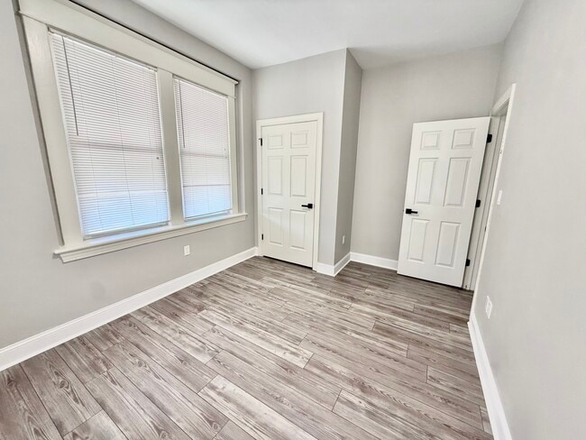 Photo - 1736 Memorial Ave SW Unidad B