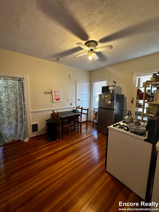 Photo - 17 Hunnewell Ave Unit #2