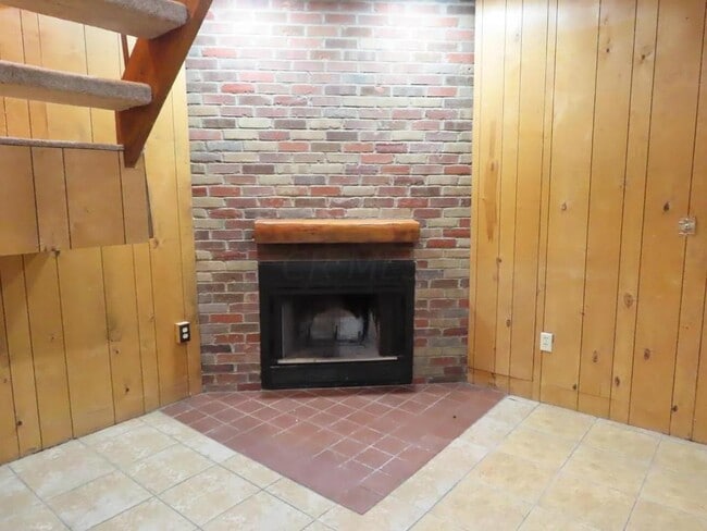 Photo - 122 W 9th Ave