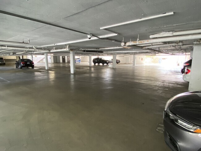 Barclay Square Apartment