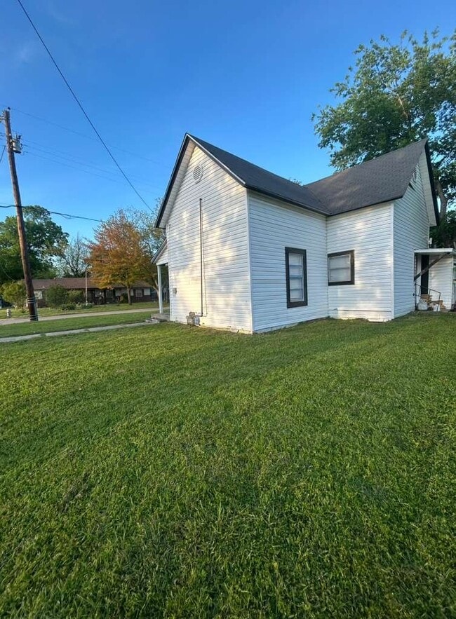 Photo - 426 N Clements St
