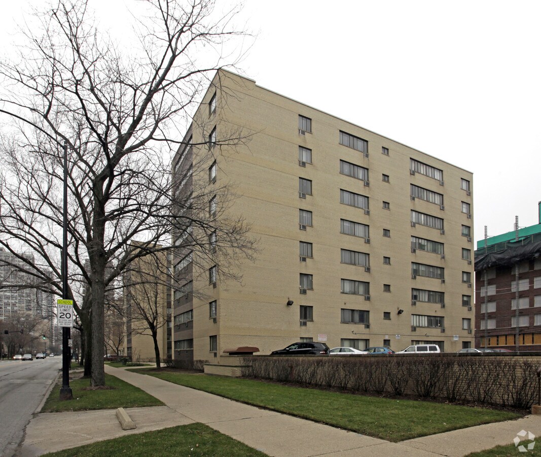 Photo - 6300 N Sheridan Rd