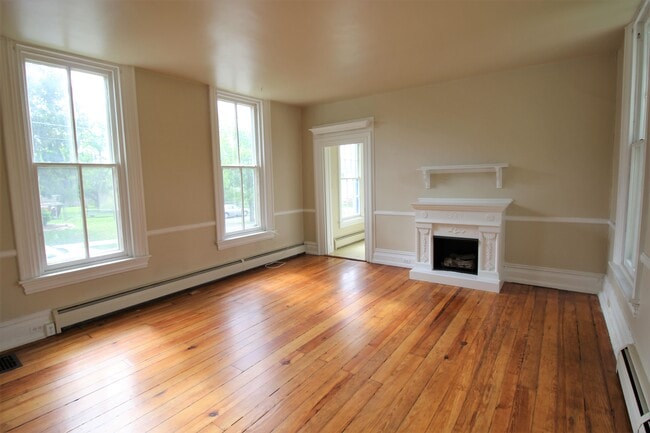 Building Photo - 322 Hodgson St Unit 2 Rental