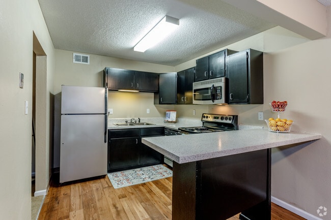 2BR, 1BA - Willow - Preston Court Apartment Homes