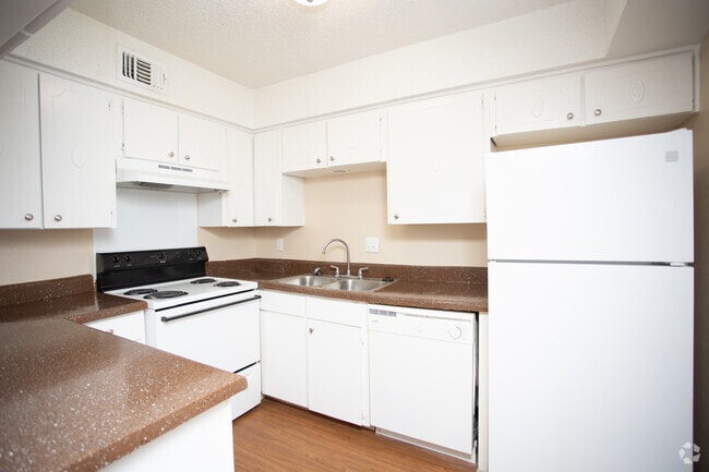 3BR, 2BA - 1320SF - C1