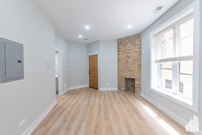 Photo - 440 W Belden Ave