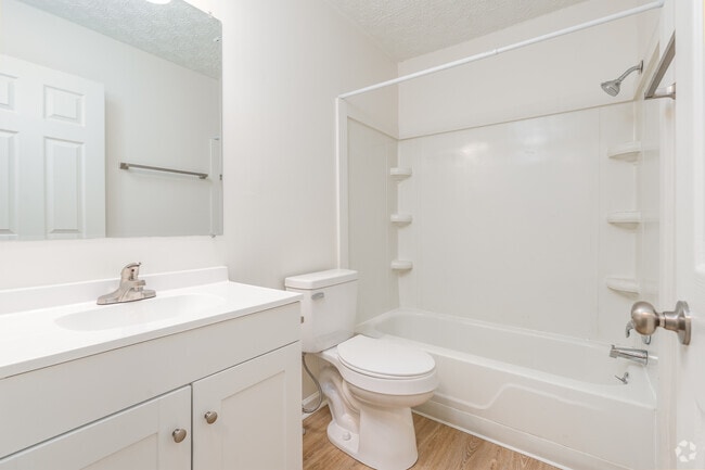 1BR, 1BA - 805SF - Bathroom - Lodge at River Village