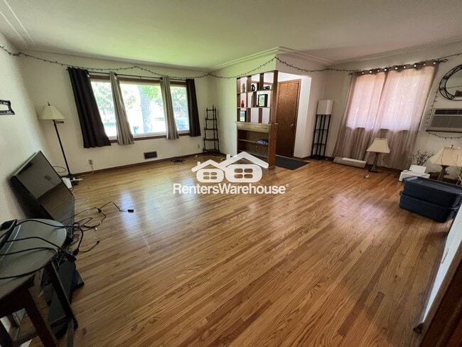 Photo - 7404 Queen Ave S