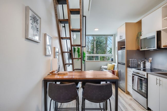 Photo - 3843 21st Ave SW Unit SI ID1035939P