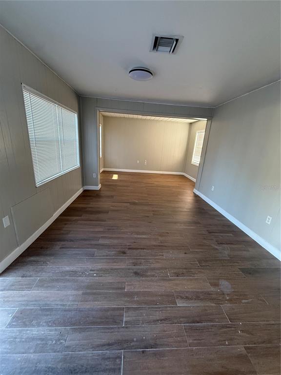 Photo - 1418 Queensway Rd