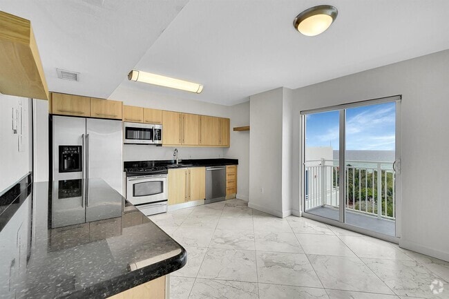 Building Photo - 7600 Collins Ave Unit 1009 Rental
