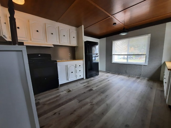 Photo - 244 Alder St