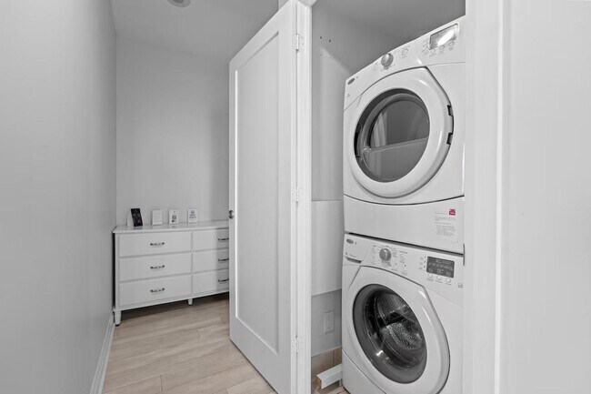 Photo - 2 Anndale Dr Unit SI ID1345918P