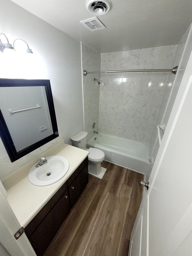 Photo - Courtyard Square