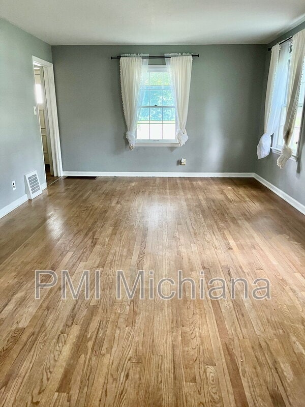 Photo - 1311 S Main St