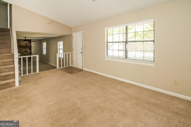 Photo - 105 Shannon Chase Way