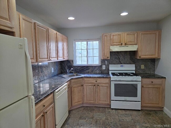 Photo - 117 Manorhaven Blvd