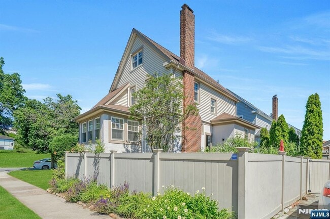 Photo - 332 Demarest Ave