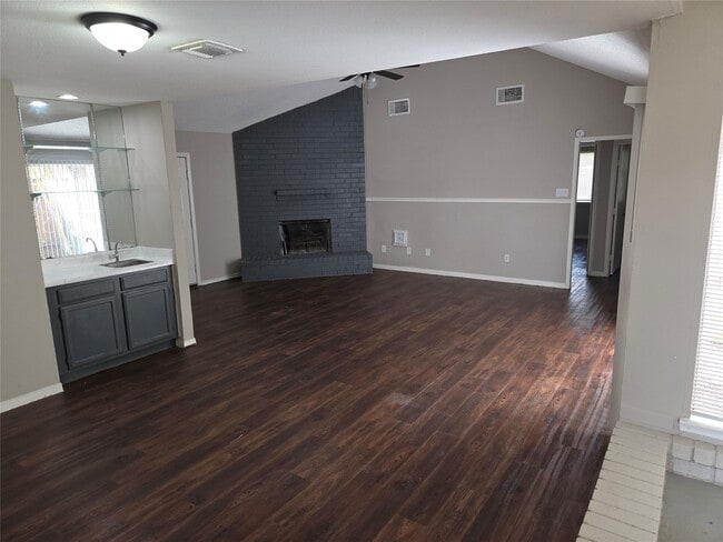 Photo - 6303 Gladewell Dr