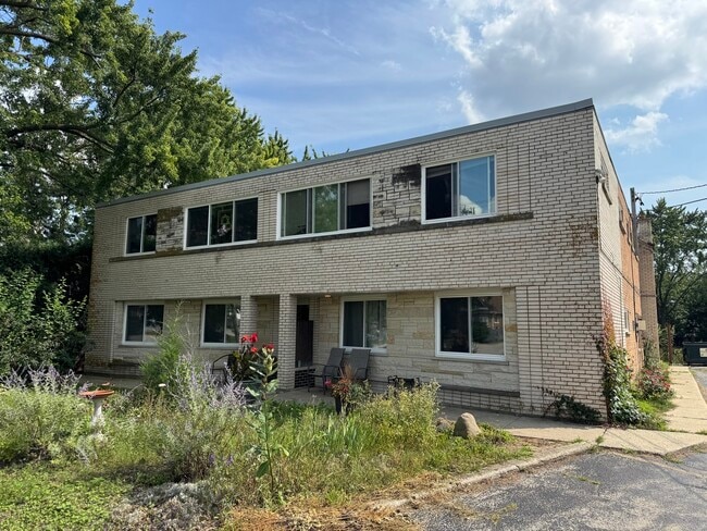 Building Photo - 29W522 Batavia Rd Unit 6 Rental