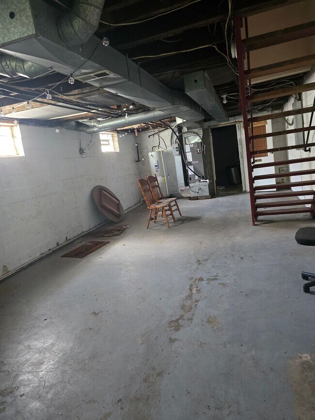Photo - Lawrence Duplex Unit 1637 Lawrence Ave