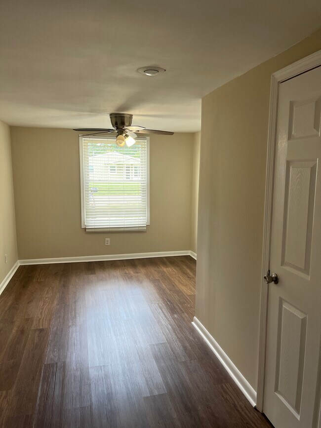 Main bedroom - 5206 Monticello Ave