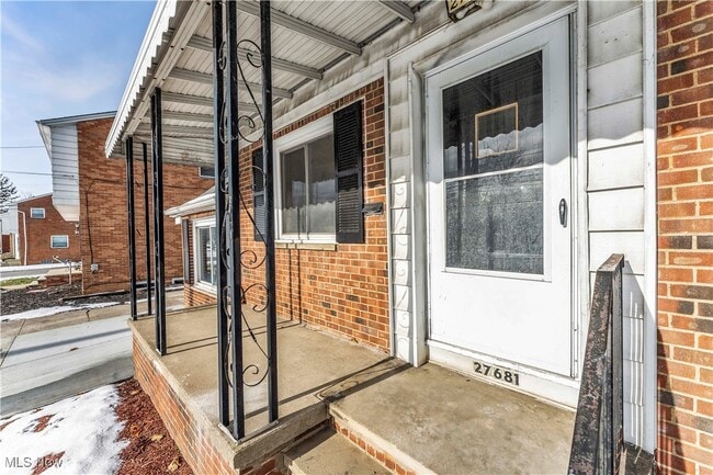 Photo - 27681 Lakeshore Blvd