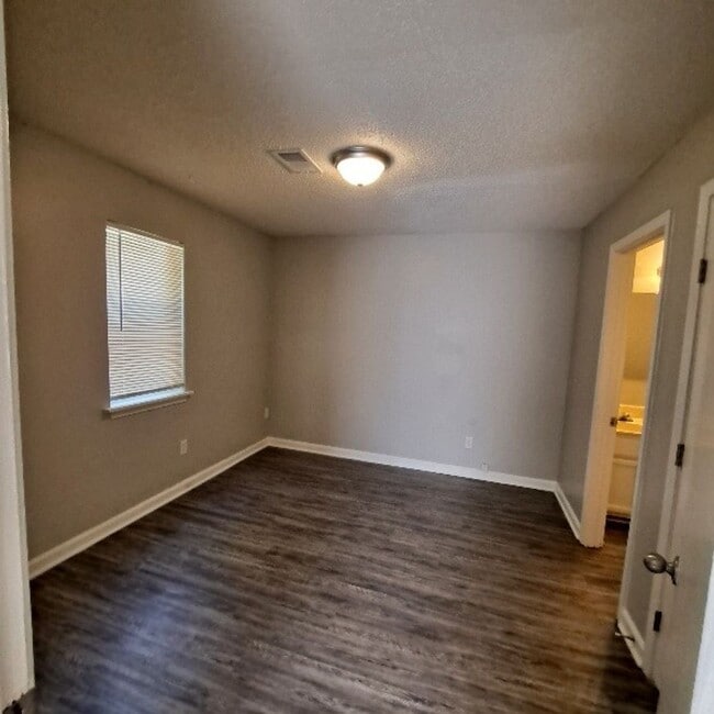 Photo - 2717 Carnes Ave