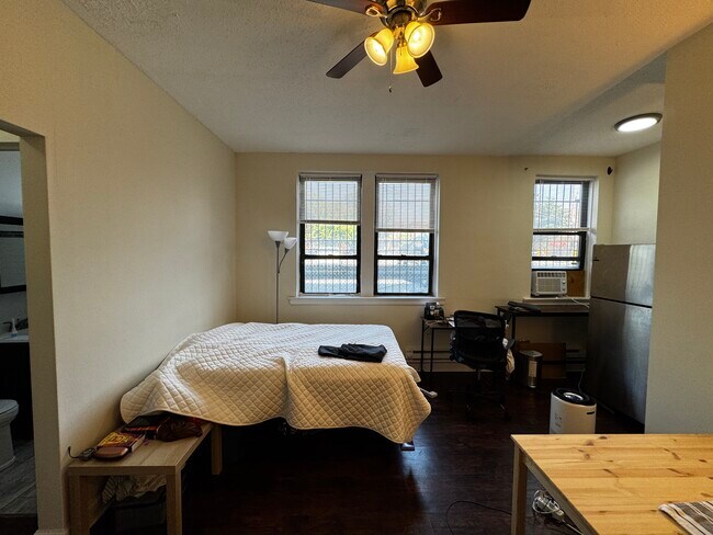 Photo - 3338 N Marshfield Ave Unit 102