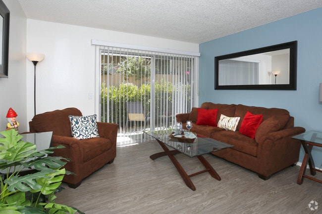 2 HAB, 2 BA - 839 ft² - Vista Gardens Apartments