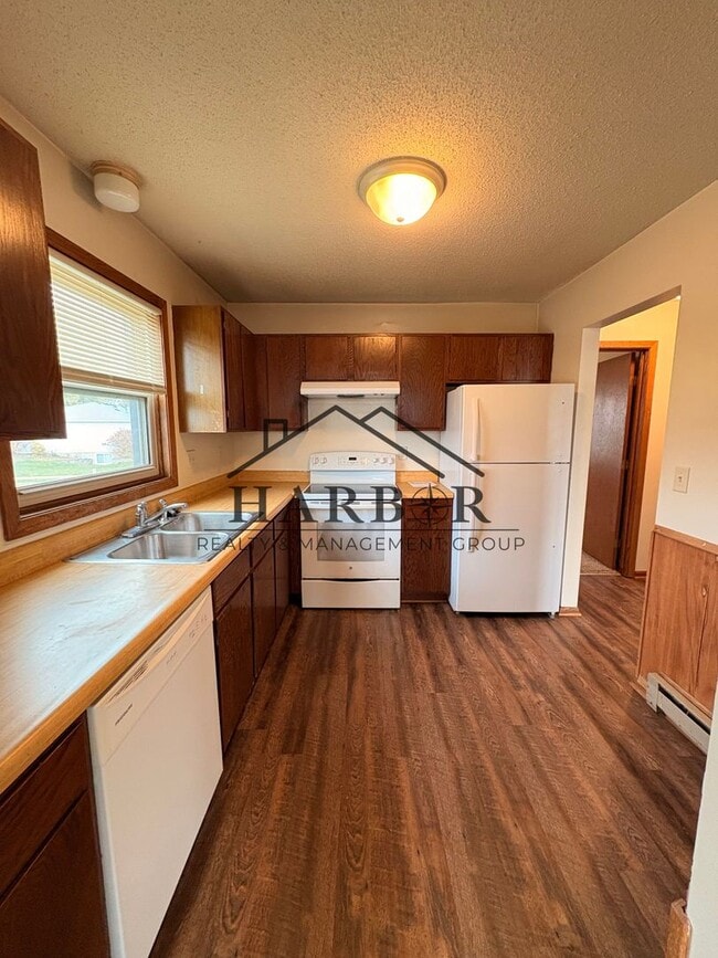 Building Photo - 2426 30th Ave NW Unit C