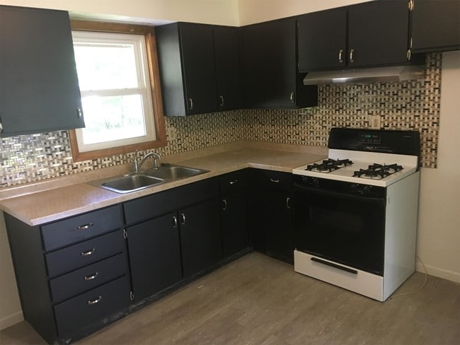 Photo - 108 Hillsdale St