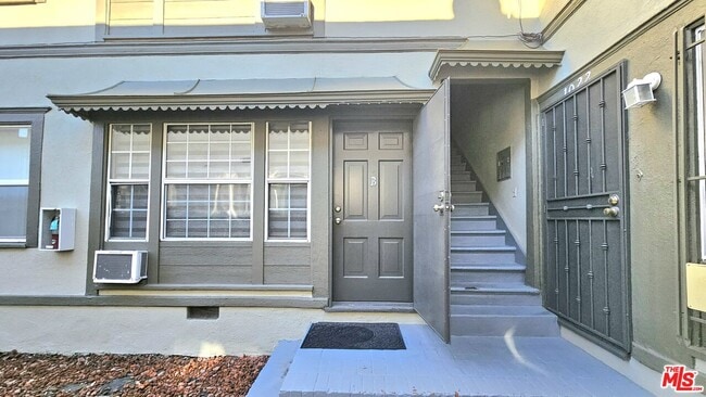 Building Photo - 1022 S Norton Ave Unit B