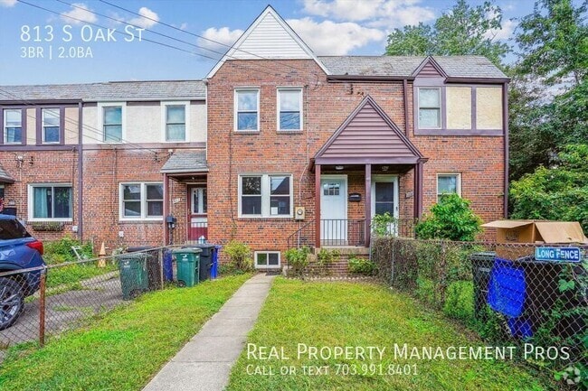 Building Photo - 813 S Oak St Rental