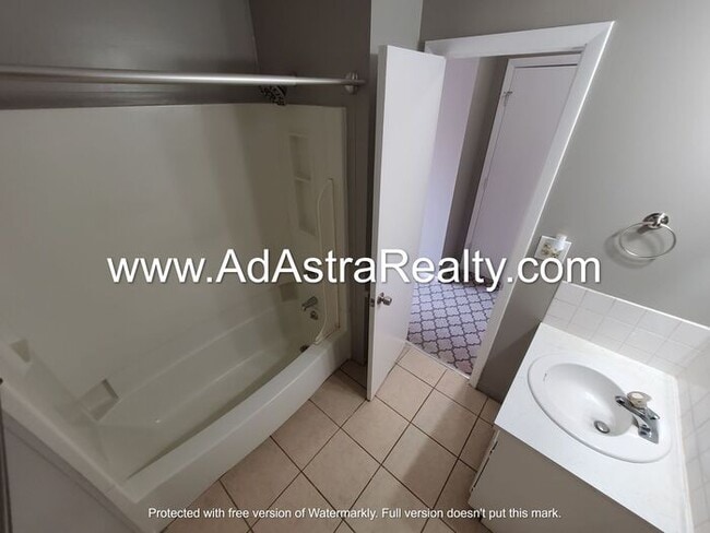 Photo - Spacious and Affordable Olathe Townhome-Av...