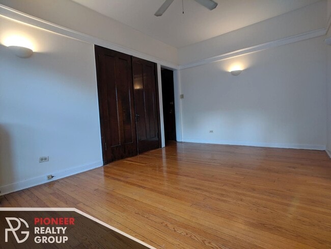 822 W Waveland Ave