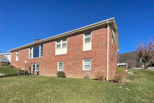 Photo - 410 Colonial Dr