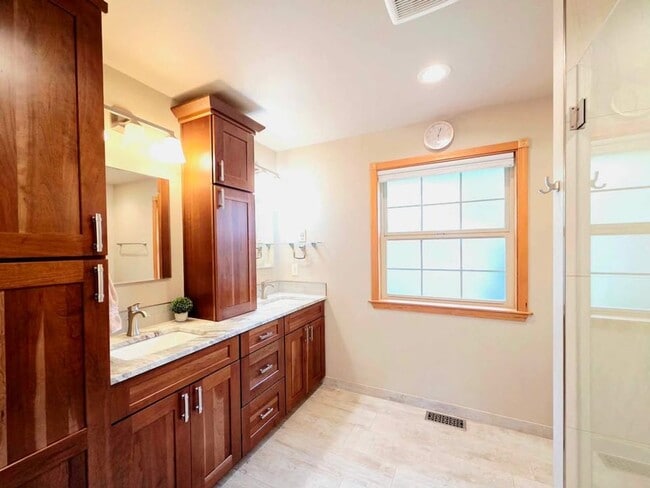 Photo - Gorgeous 4 Bed, 3 Bath Home w/ STUNNING RI...