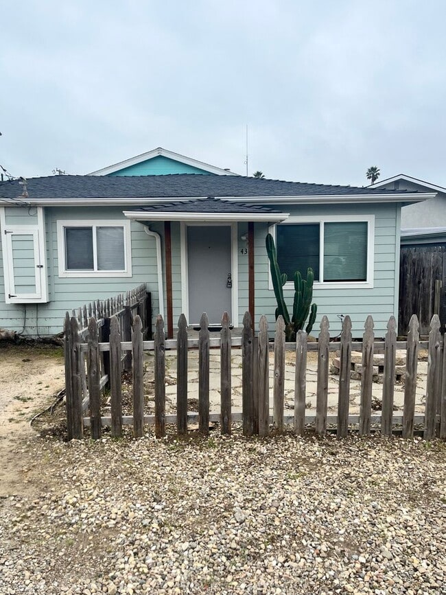 Building Photo - Close to beach