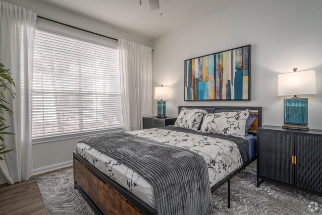 2BR, 2BA - 981SF - Second Bedroom