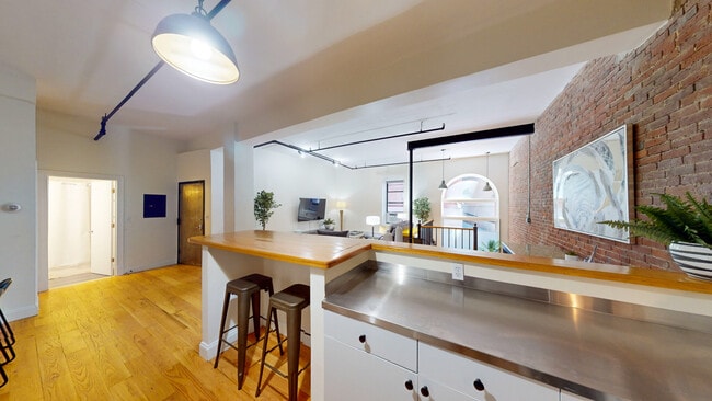 13 Stanhope St