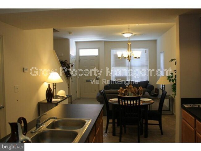 Photo - 745 S 13th St