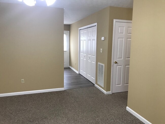Photo - Spacious 3 bedroom, 2 bathroom home near R...