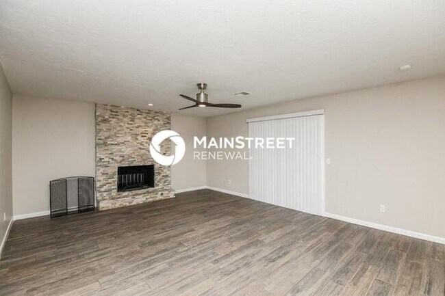 Photo - 5 Bedroom Pet-Friendly Home in Oklahoma City, OK with Main Street Renewal