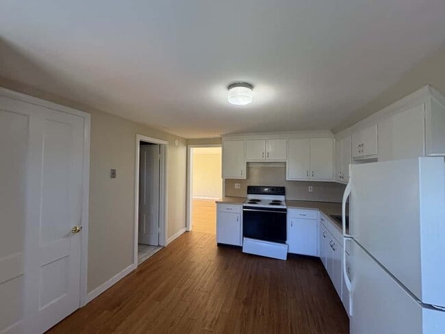 Building Photo - 59 Montowese St Unit 3rd fl