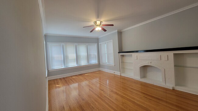 Photo - 5807 N Artesian Ave Unit #2