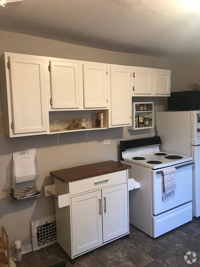 Building Photo - 160 Franklin Blvd Unit 2 Rental