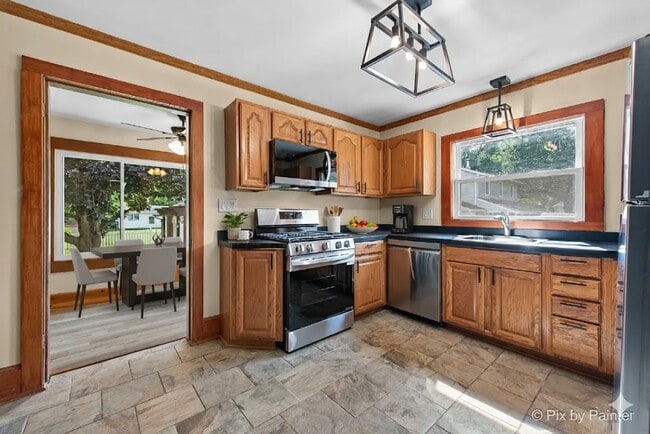 Photo - 503 N River Rd